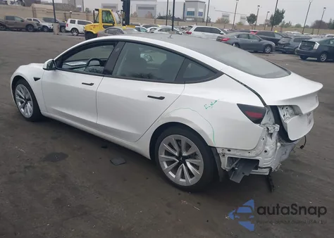 2021 Tesla Model 3 Standard Range Plus Rear-Wheel Drive z USA, uszkodzony, nr VIN 5YJ3E1EA7MF090308